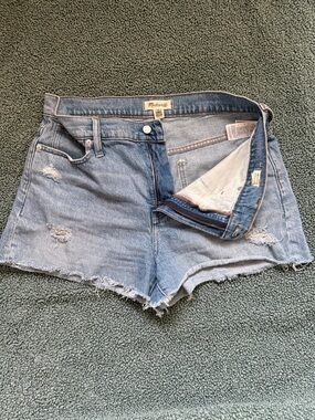 Madewell "The Perfect Jean Short" Light Wash Distressed High Rise Size 32